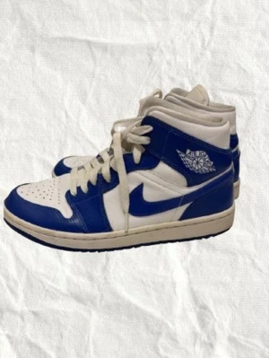 Air Jordan’s - Säljer dessa skor från Air Jordan. Skorna är i fint skick, nypris ligger runt 2200. Hör av er vid minsta fundering! Öppen för förhandling