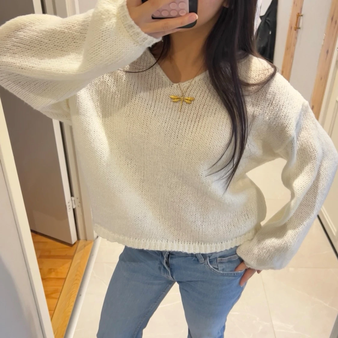 Vit stickad tröja med v-ringning - 4
