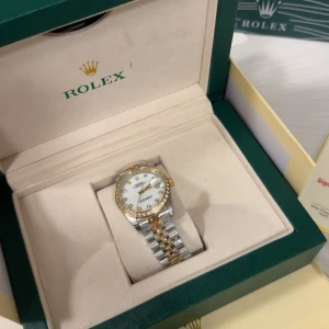 Klocka för dam - Helt nytt oanvänd klockan väldigt fint för kvinnor 