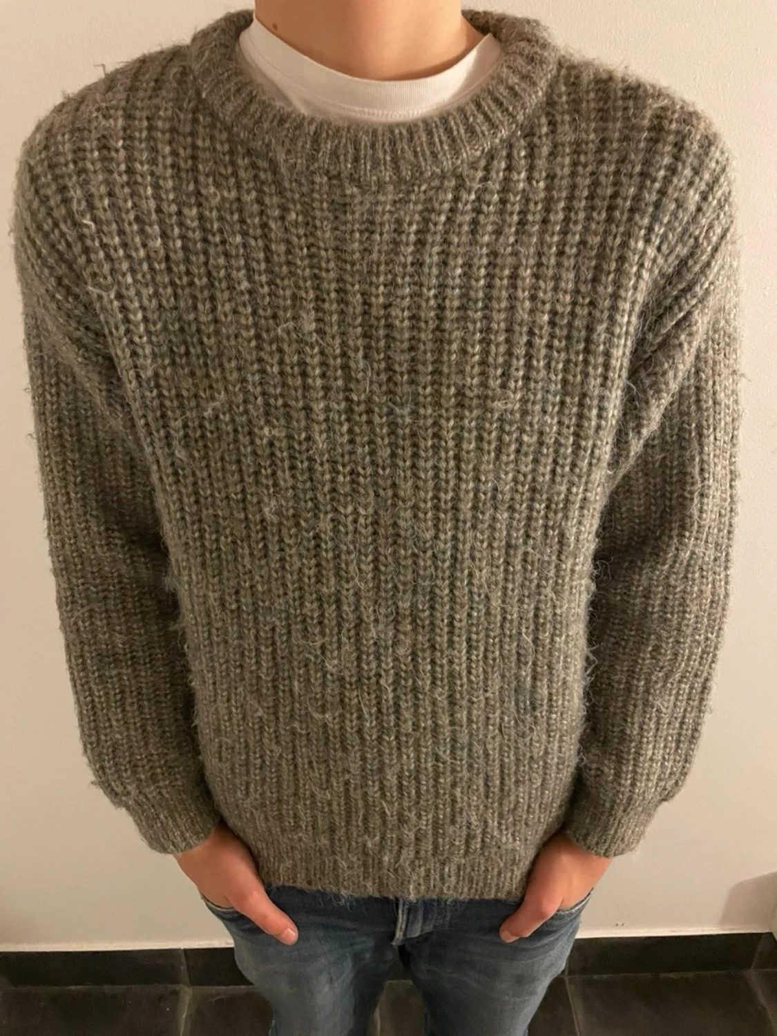 Grå stickad tröja med rund hals 155-165