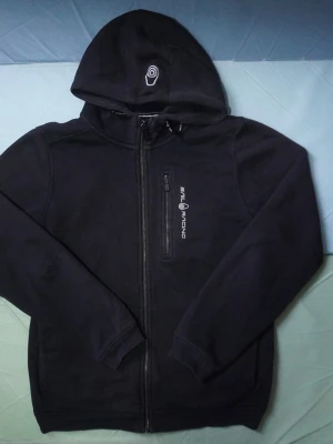 Sail Racing Hoodie - Mycket bra sail racing tröja som både är mjuk och bekväm. Storleken är 170