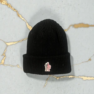 moncler mössa - Svart moncler mössa beanie