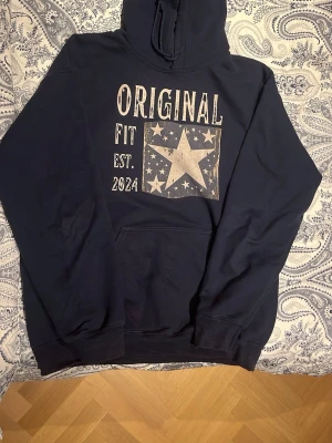 Scndi hoodie - Säljer en blå Scndi hoodie för mycket bra pris. Använd fåtal gånger, alltså mycket bra skick. Skriv vid funderingar, är även öppen för byten.