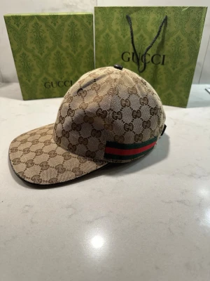 KEPS - NY keps typ inte använd kommer med tag kommer med box