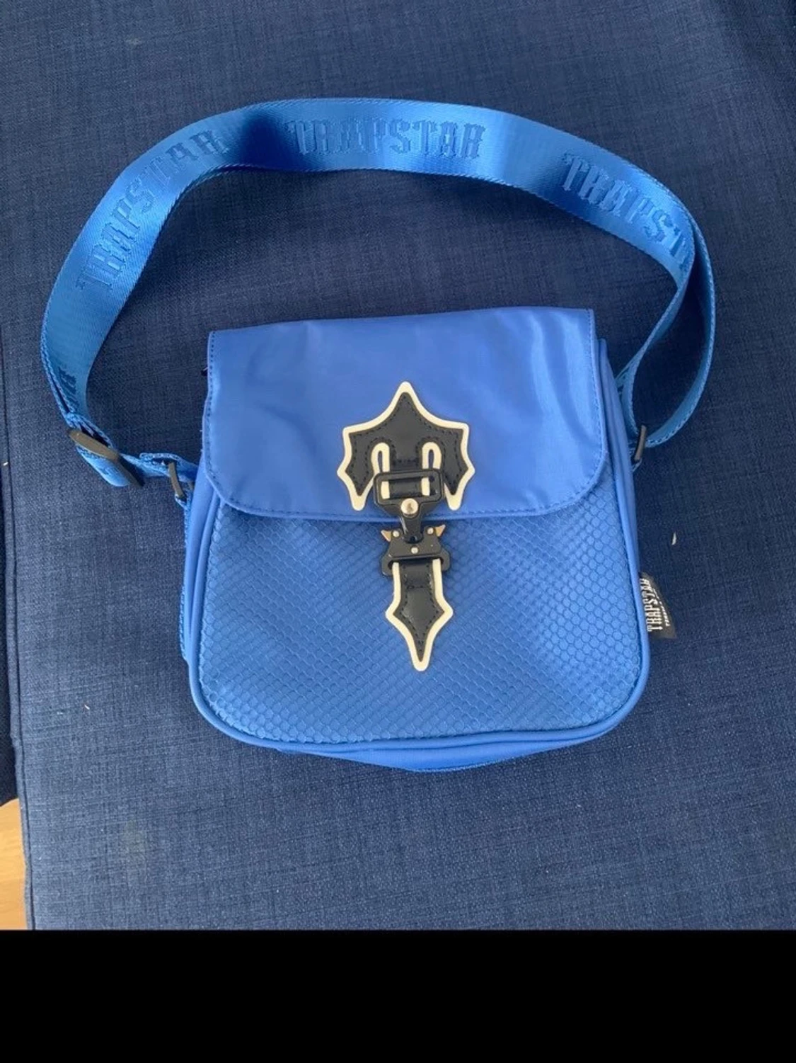 Blå axelväska från Trapstar