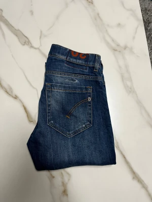 Dondup George jeans - Säljer nu ett par riktigt feta Dondup George jeans. Storlek W30, längd 105 cm. Om du har några funderingar så är det bara att fråga på! ❇️