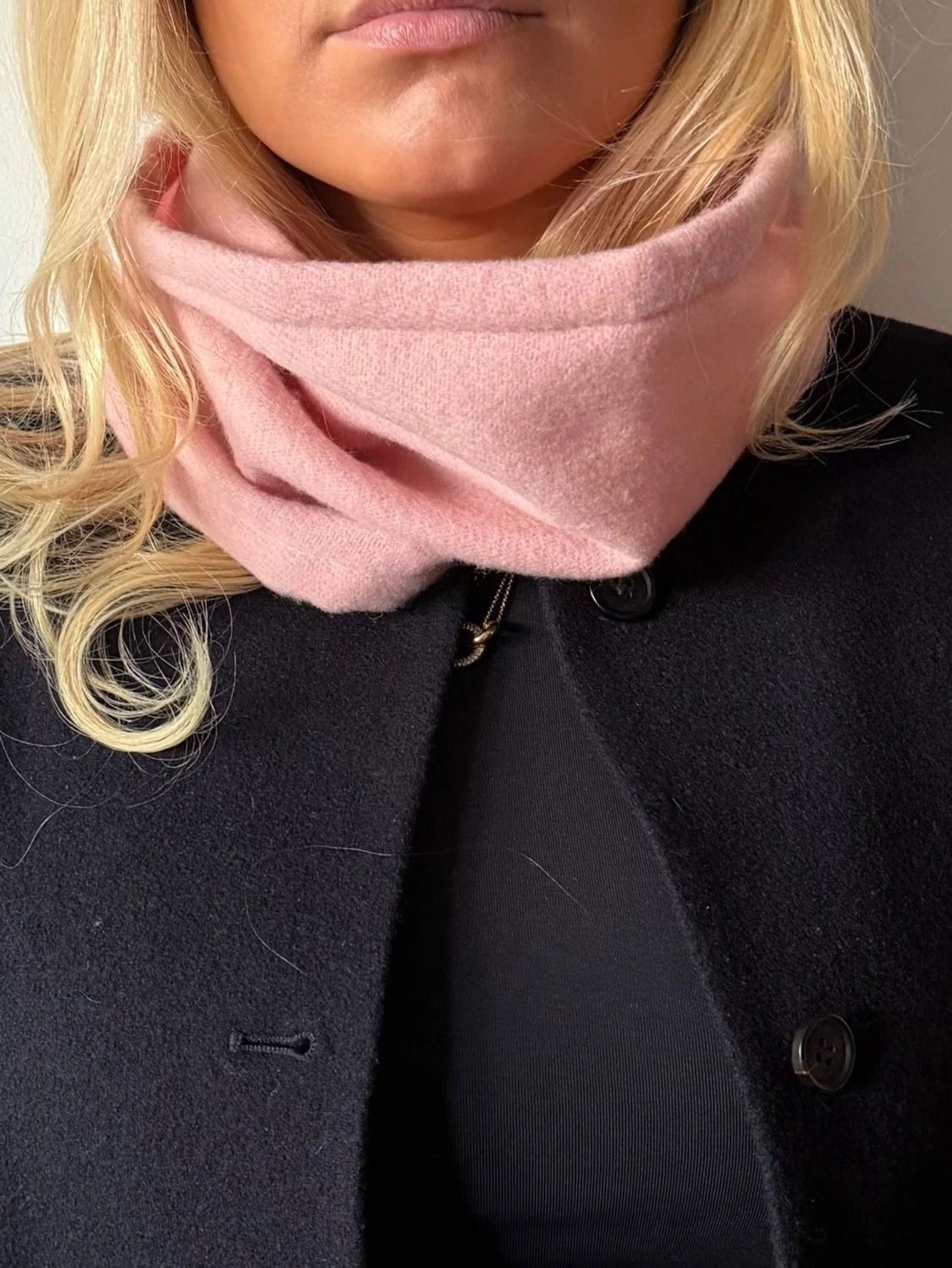 Rosa halsvärmare/buff