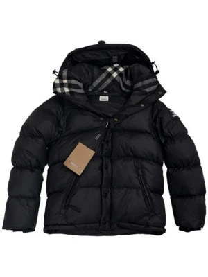 Söker en burberry puffer budget 500 - Den ska vara bra kvalite. Kan mötas på plats. Söker Storlek XS och S