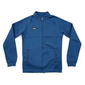 Blå Nike F.C set - Blåa mjukisbyxor och en tröja från Nike med svart logga på bröstet men text Nike F.C. Byxorna har elastisk midja med röd snörning. Perfekt för chill eller sportig stil.