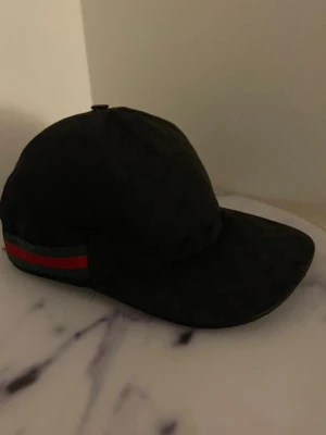 Keps - Helt nya, i storlekarna M & L, låda kan följas med vid bestämmelse bästa batchen på marknaden