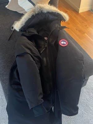Svart  langford Canada Goose - Säljer en svart dunjacka från Canada Goose 