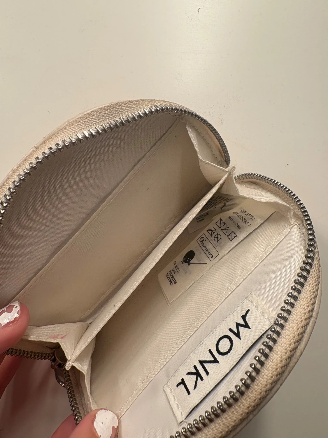 Beige plånbok med croco-mönster från Monki - 3