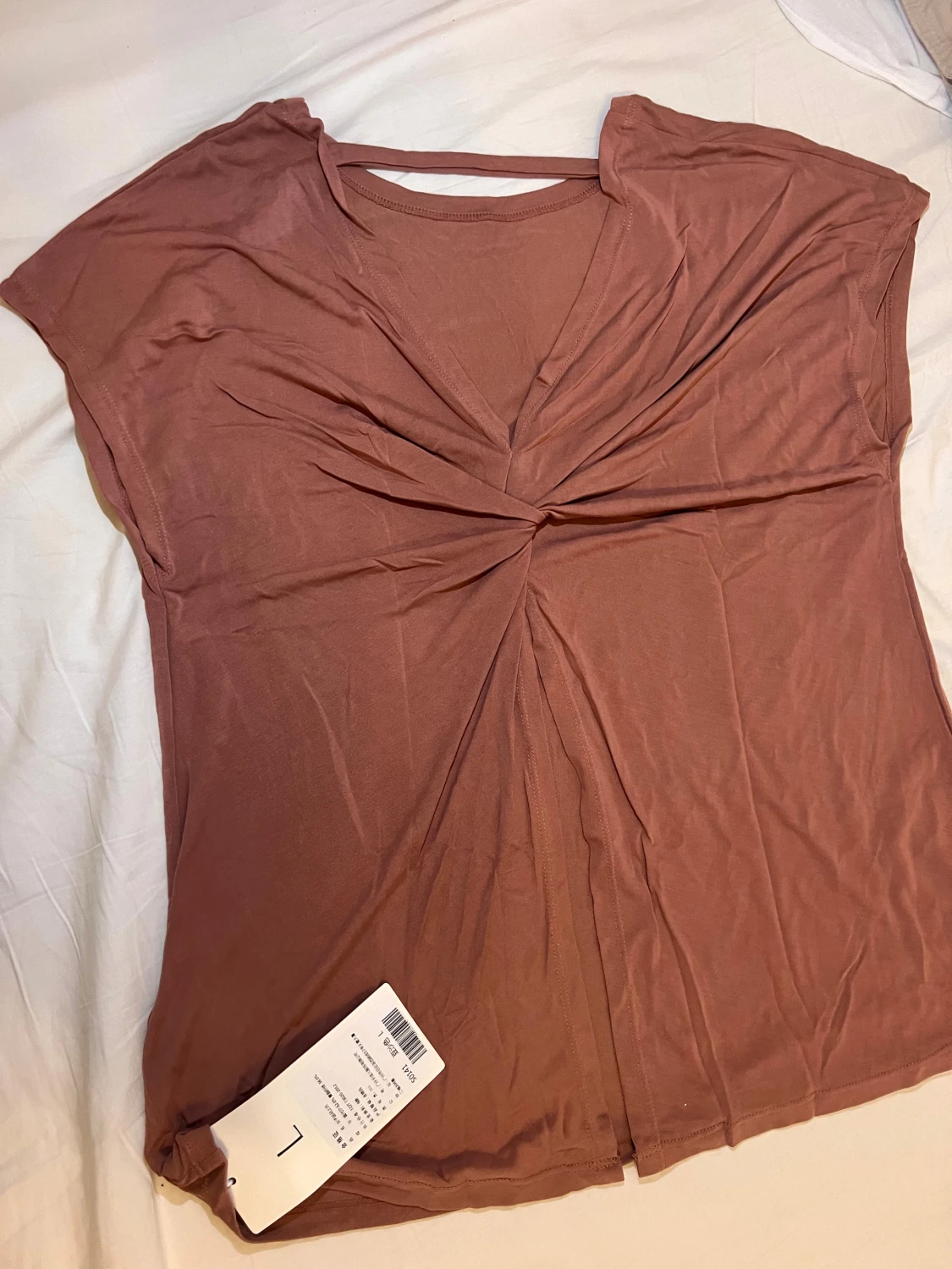 Brun omlottopp med v-ringning - 2