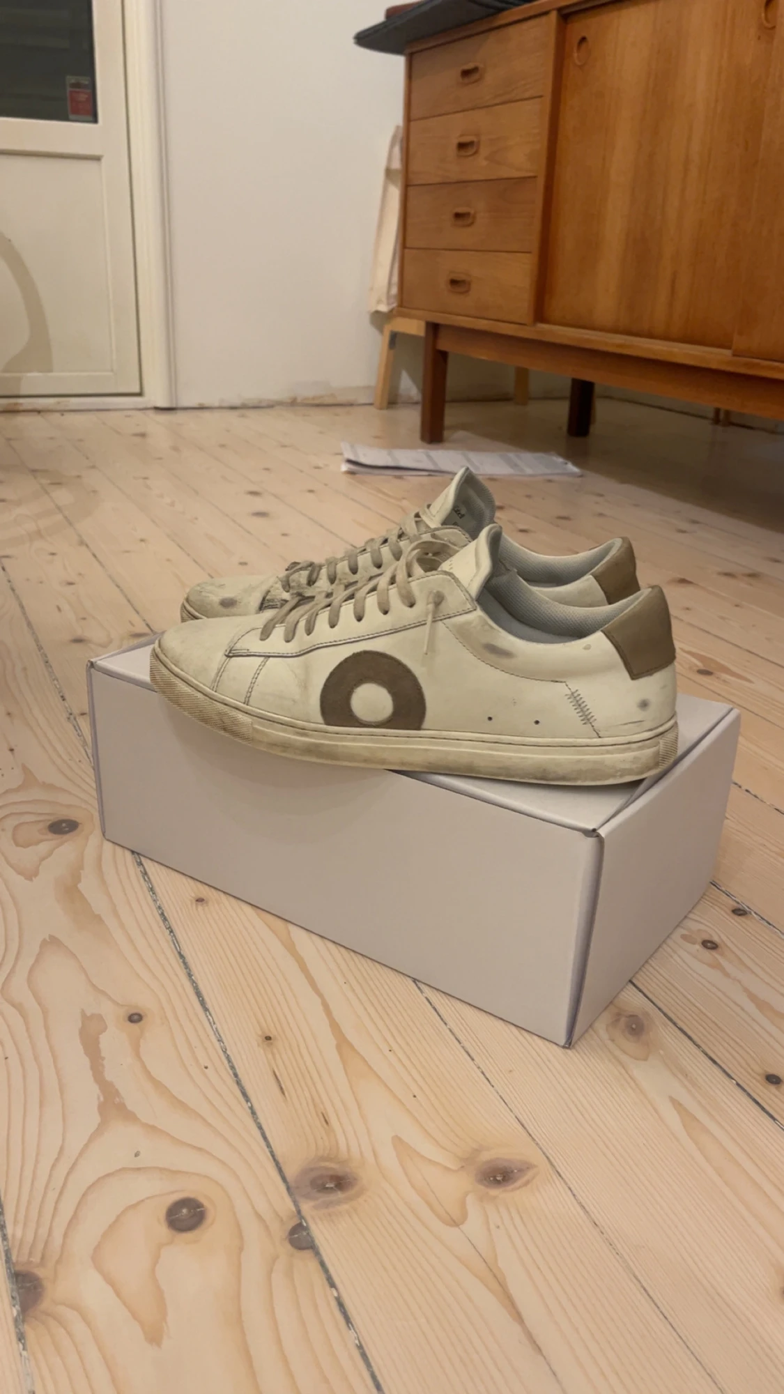 Oliver Cabell vita sneakers strl 43