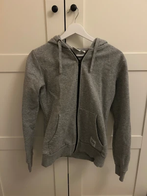 Grå hoodie Andy by Frank Dandy S - Super fin zip hoodie!