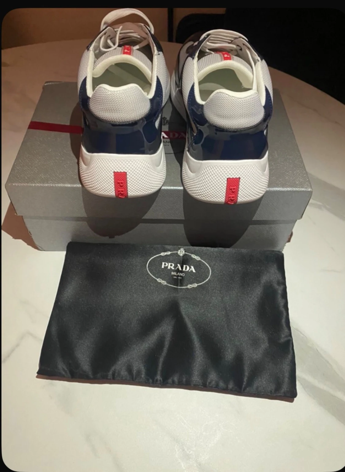 Prada sneakers i blått och vitt - 1