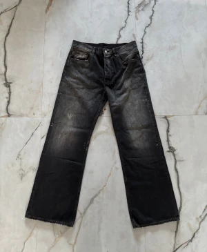 Acne studios 21 m spray paint jeans, straight legged  - Riktigt snygga acne studios jeans, jeansen är raka och är knappt använda, ny pris 4000    Kontakt mig för mått eller funderingar 