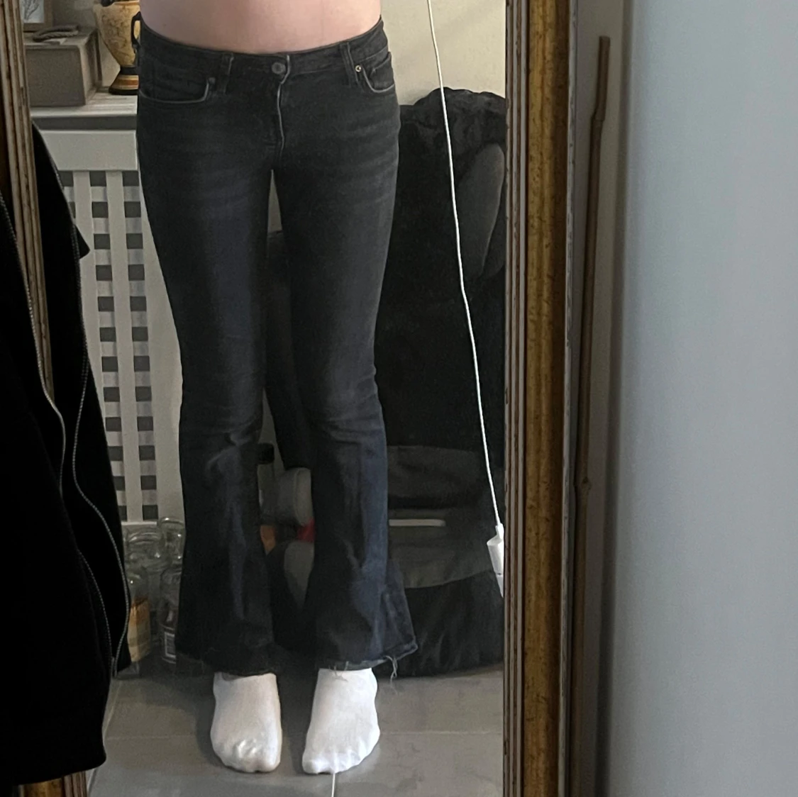 Svarta low bootcut jeans - 2