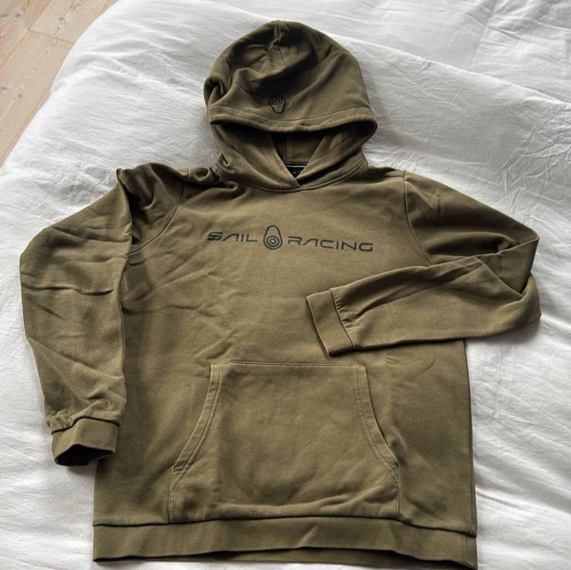 Olivgrön Sail Racing hoodie