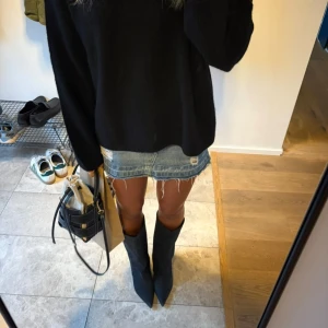 Assnygga boots! - Intressekoll på mina slutsålda boots som är helt perfekta nu till hösten! De är sååå sköna och har 3cm klack. Säljer endast vid bra bud, det går bra att använda köp nu! De är nästan helt oanvända💕💕