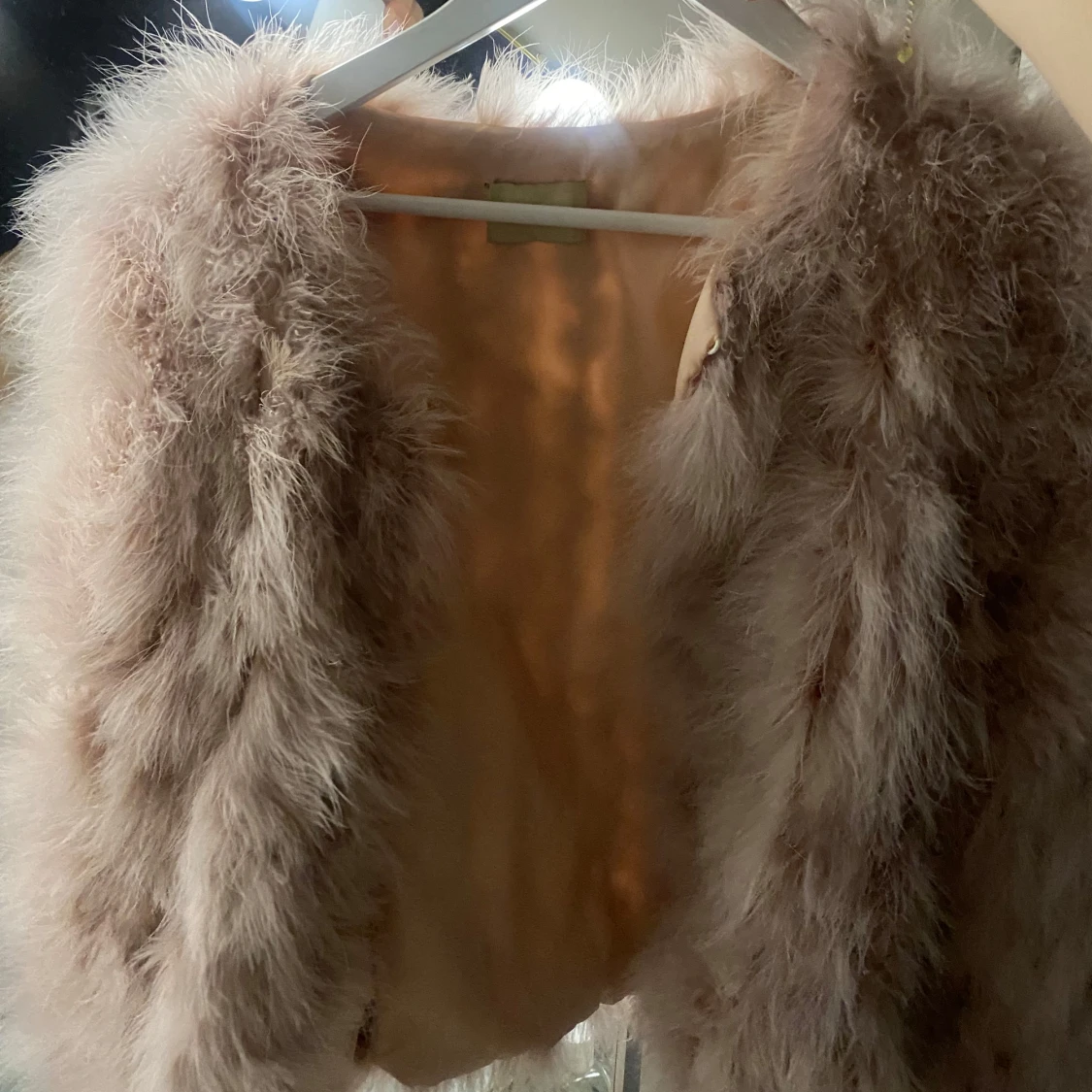 Ljusrosa fluffig pälsjacka från WOS - 1