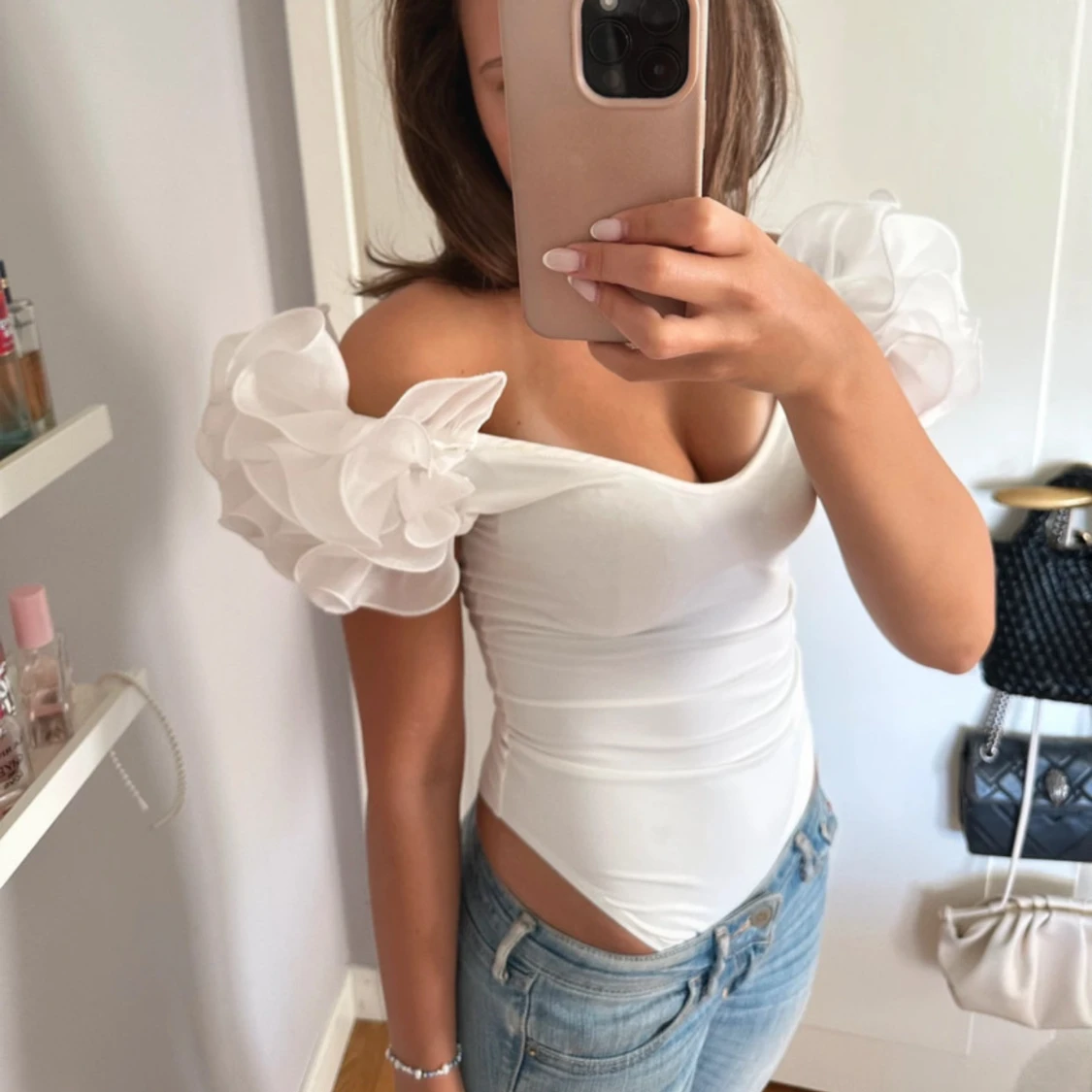 Vit offshoulder topp med puffärmar