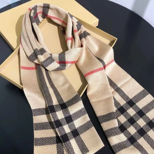 Burberry Scarf - Finns i föera storlekar, vid intresse hör av er privat!