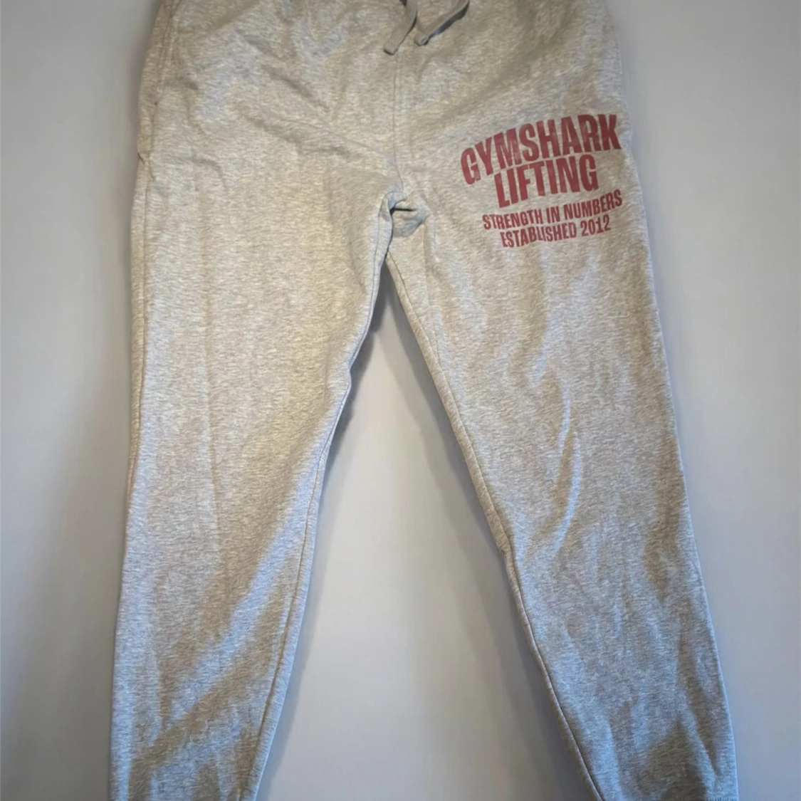 Grå mjukisbyxor från Gymshark strl small