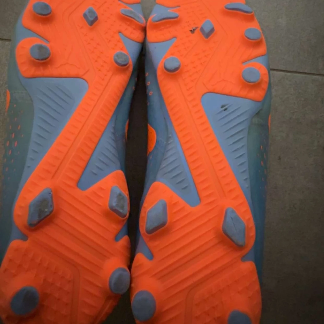 Fotbollsskor puma  - 2