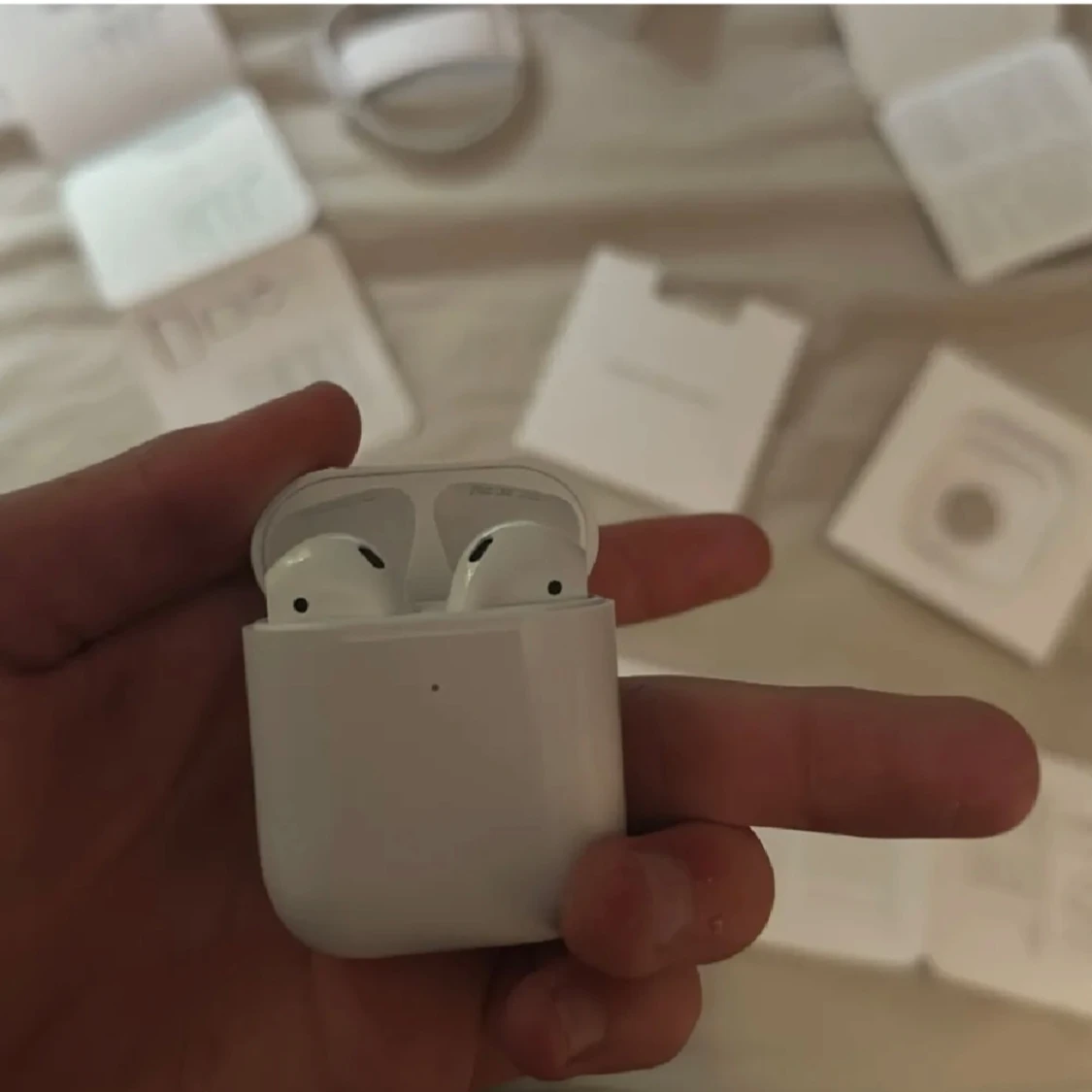 Apple AirPods (2nd generation) - 4