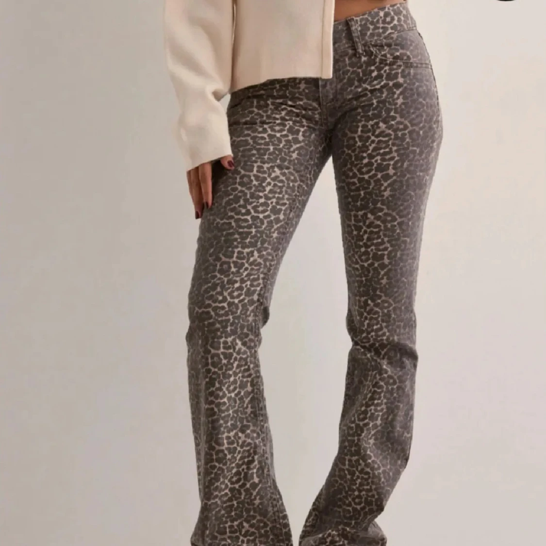 Leopardmönstrade jeans från Nelly - 1