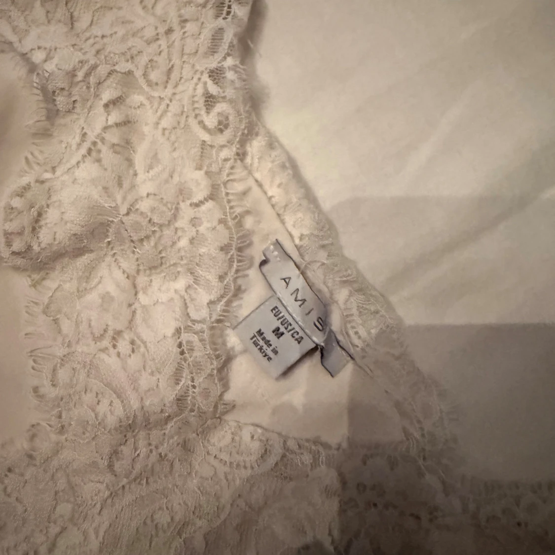 Beige spetslinne från Amisu - 2