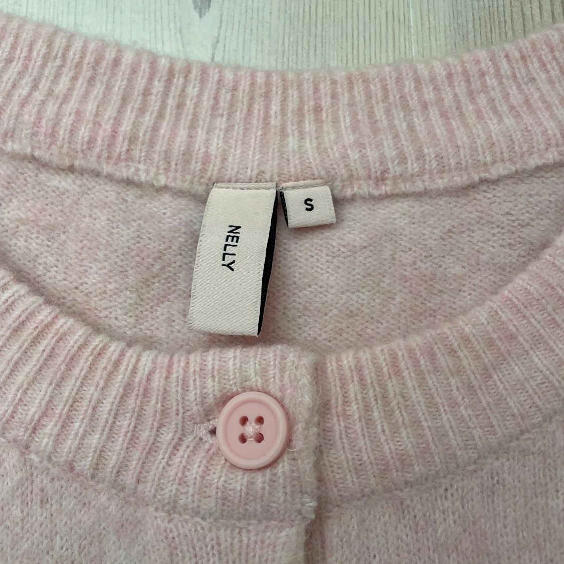 Ljusrosa kofta från Nelly i stickat - 1