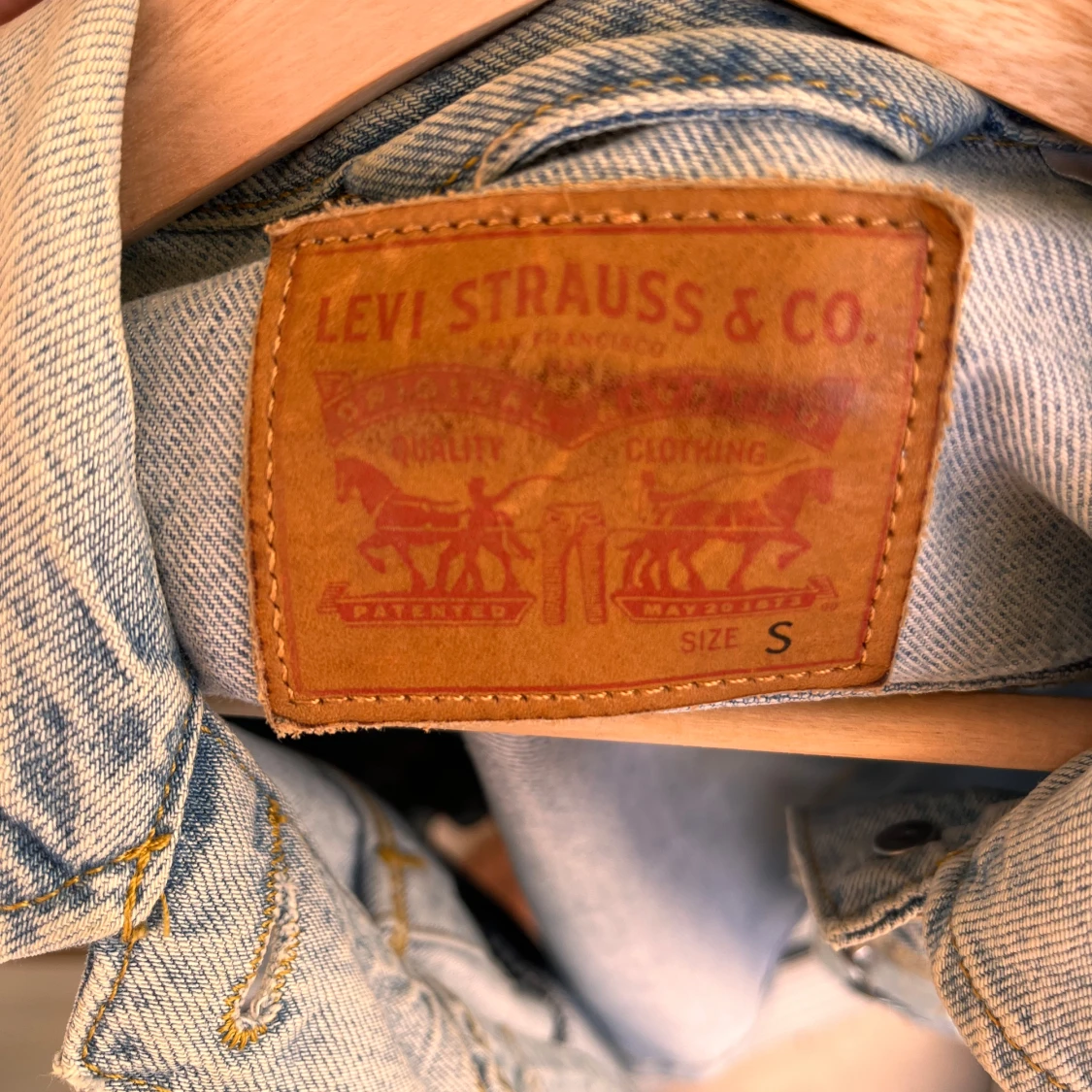 Ljusblå jeansjacka från Levi's strl S - 4