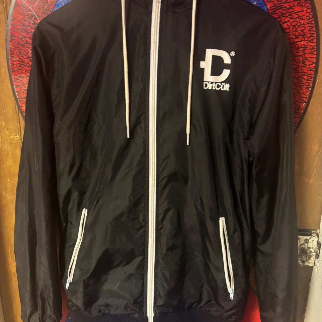Svart vindjacka från DirtCult