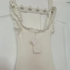 Slutsåld pärlor klänning zara - Aldrig använd, passar XS