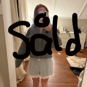 Zara jacka - Säljer då den har blivit förliten, inga defekter( gamla bilder)