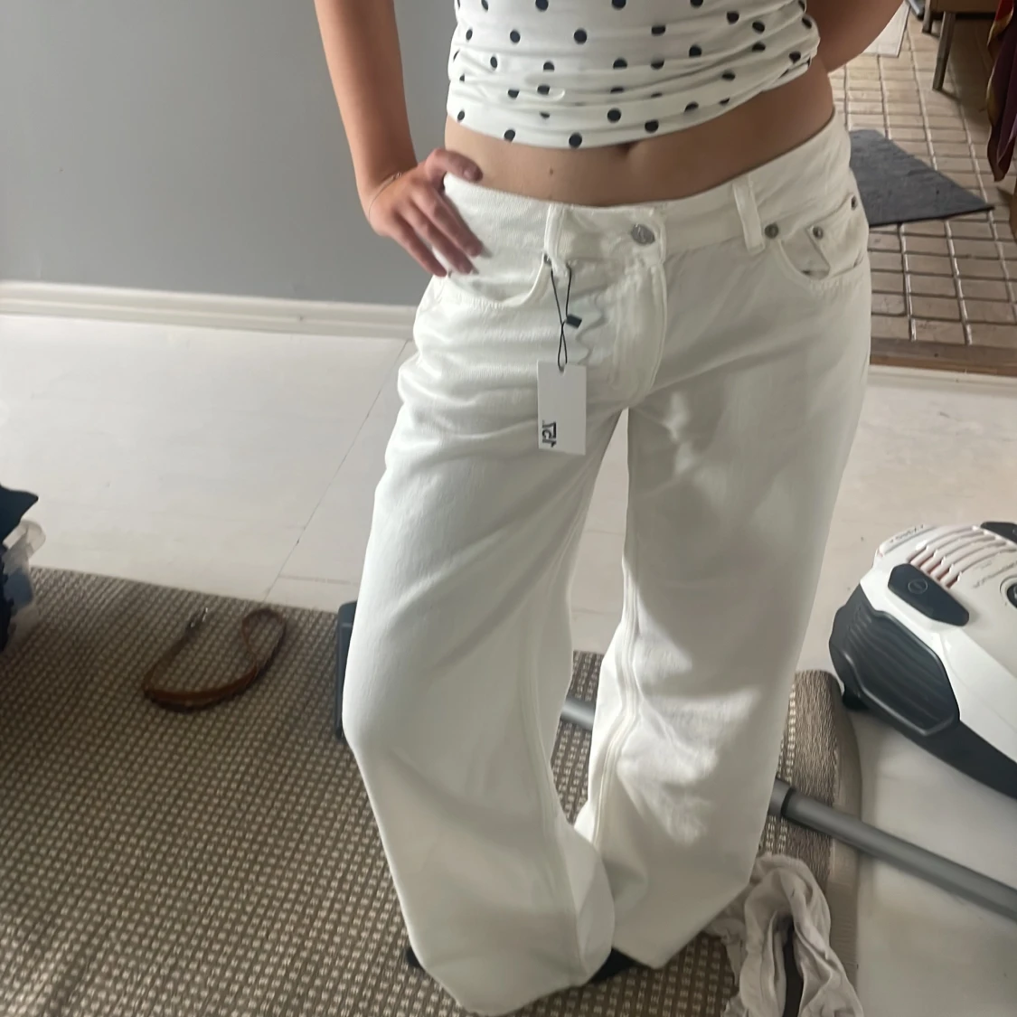 Helt nya Vita wide jeans från lager