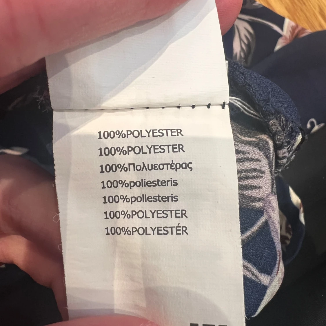 Blommig blus från Hallys i marinblått xs  - 4