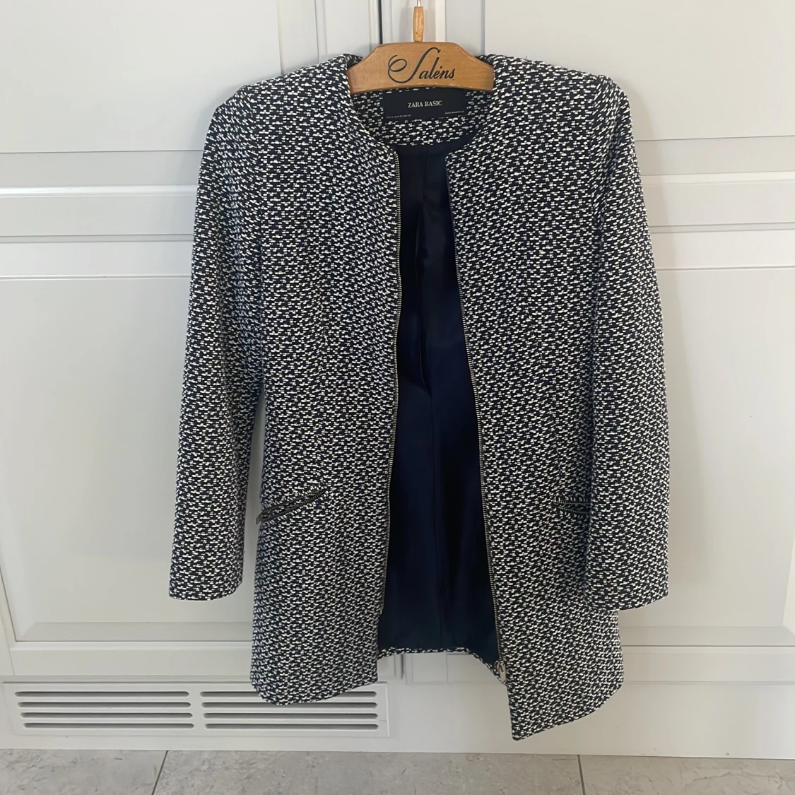 Mönstrad rock från Zara Basic