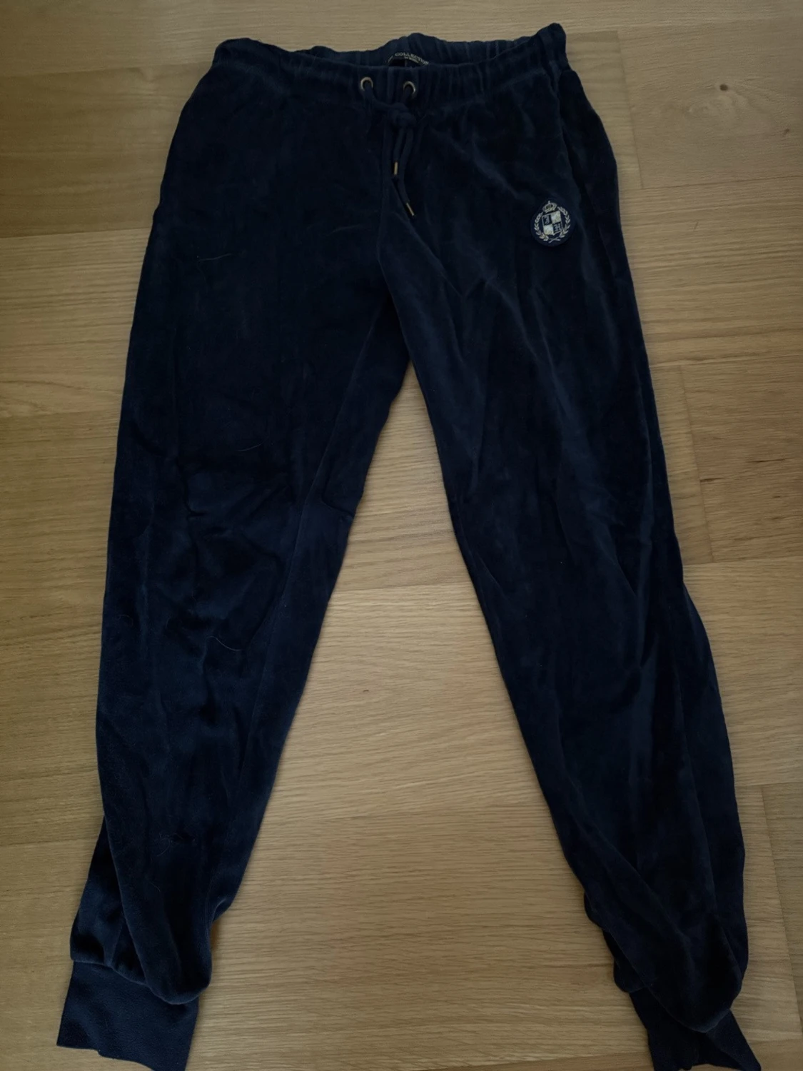 Mörkblå mjukisbyxor från JH Collection