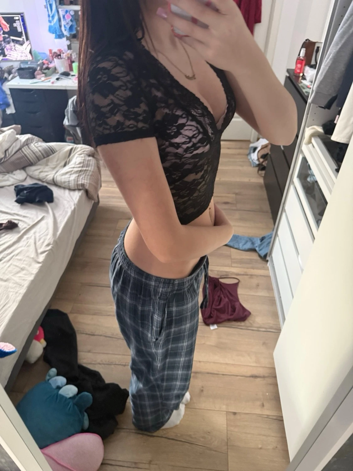 Svart croppad spetsblus med v-ringning - 1