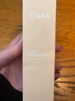 Ny Caia Cosmetics hand cream  - Helt ny oöppnad i sin förpackning Silky Sensation handkräm från Bianca Ingrosso Caia