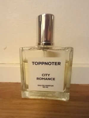 Toppnoter  City romance parfym - Inköpt 2025, se bild hur mycket använt 