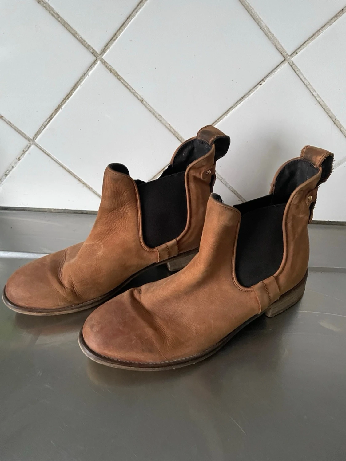 Bruna chelsea boots i mocka - 2