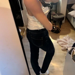 Märkes slim (pepe/replay, ska kolla) straight mörkblå bekväma snygga jeans - Vintage, passar perfekt med boots. Nypris 900-3000kr