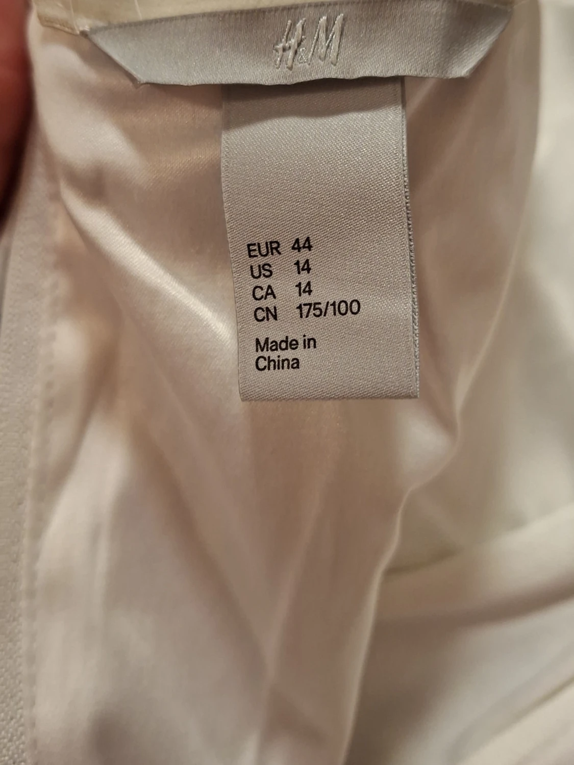 Blommig axelbandslös kortklänning - 4