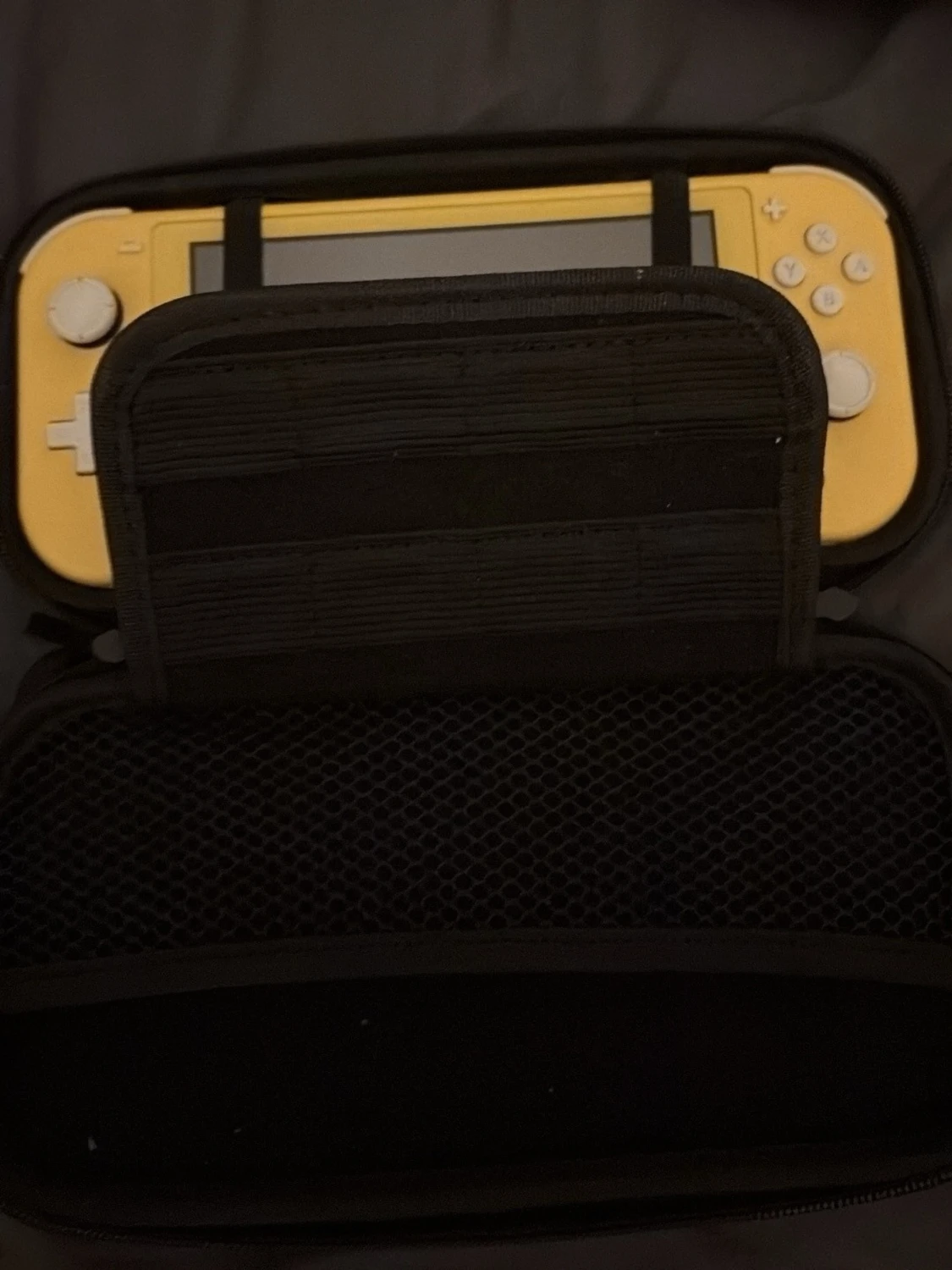 Nintendo Switch Lite Gul + Pikachu-väska - 2