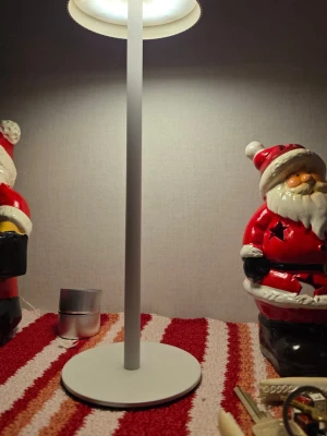 Batteridriven lampa uppladdningsbar  - Uppladdningsbar lampa som laddas med C kontakt 