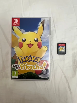 Pokémon: Let's Go, Pikachu! (Nintendo Switch) - Pokémon: Let's Go, Pikachu! till Nintendo Switch, komplett med originalfodral och spelkassett. Spelet är i fint skick.